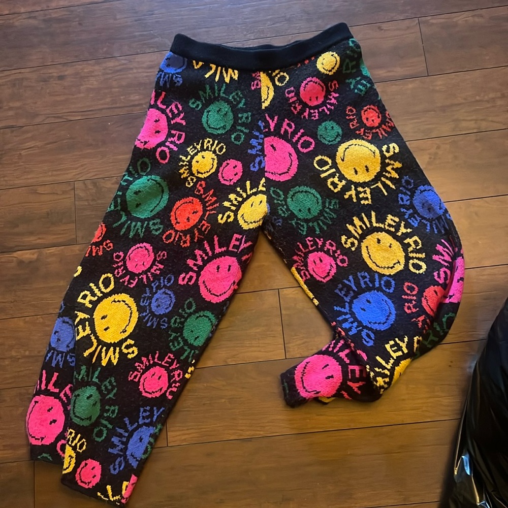 Farm Rio x Smiley XL sweater pants.